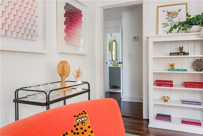 Building Photo - 1031 Austin Ave NE