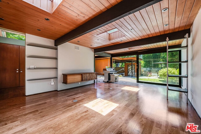 Building Photo - 22277 Buenaventura St