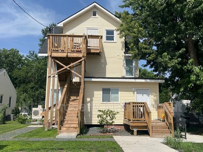 Building Photo - 3719 3rd St