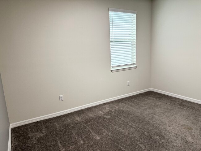 Building Photo - 5110 Levana St