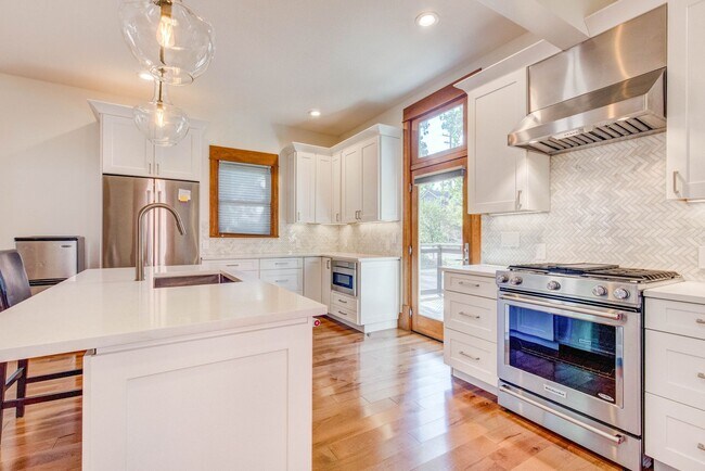 Building Photo - Gorgeous 3BD/2.5BA Downtown Boulder Home- Completely Renovated!