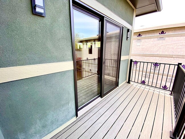 Building Photo - 13THTOWNHOME