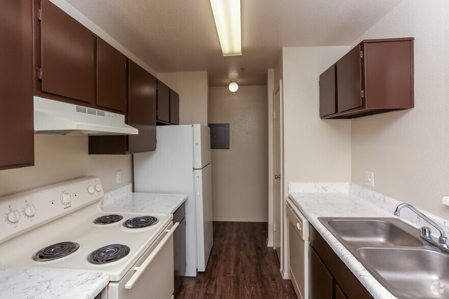 1BR, 1BA - 700SF - Kitchen - Redbird Trails