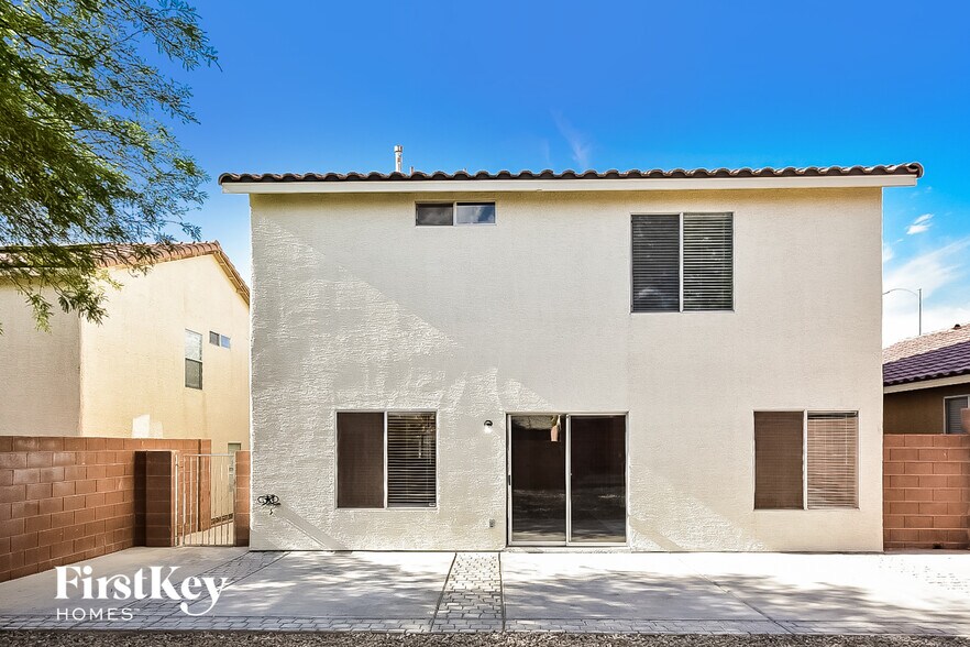 Building Photo - 9616 Kelly Creek Ave