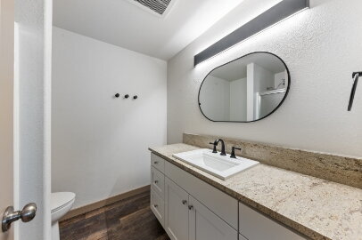 Building Photo - Spacious and Updated Pet Friendly Home