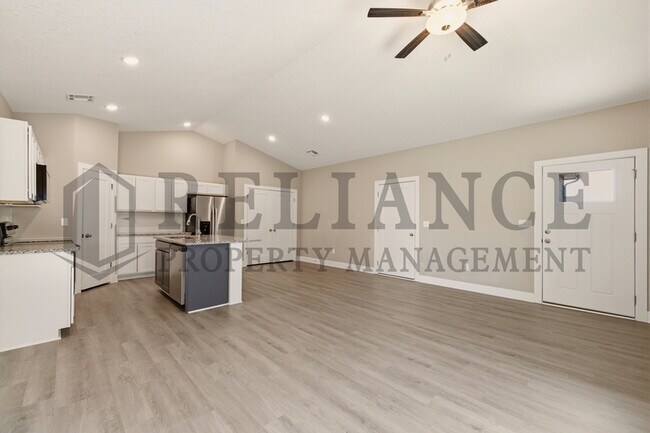 Building Photo - 2755 S Greenleaf St