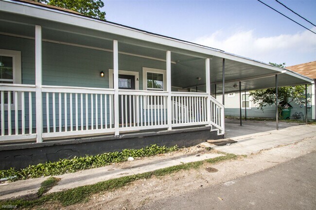 Building Photo - 121 Douglas Way St