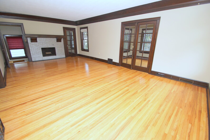Building Photo - 2523 1/2 LeClaire St