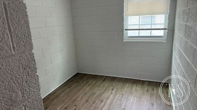 Building Photo - 918 Lynah St