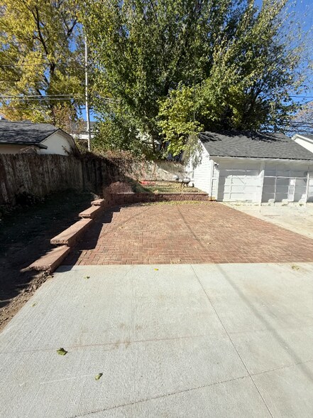 Building Photo - 316 S 50th Ave