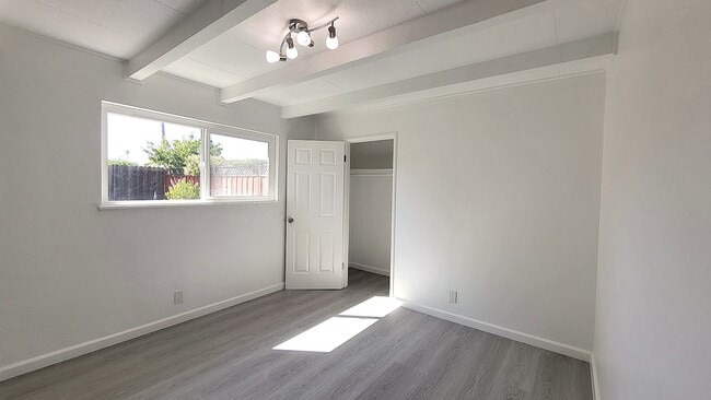 Building Photo - 6265 Wilma Ave