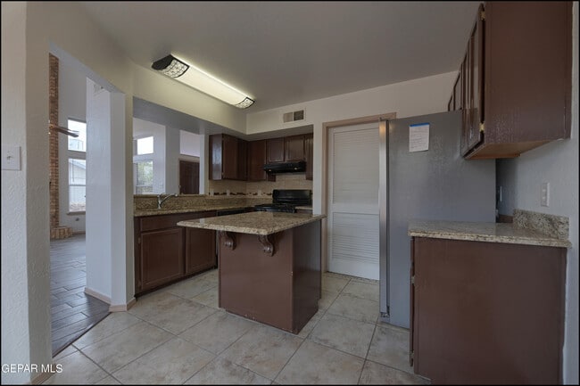 Building Photo - 894 Melville Ln