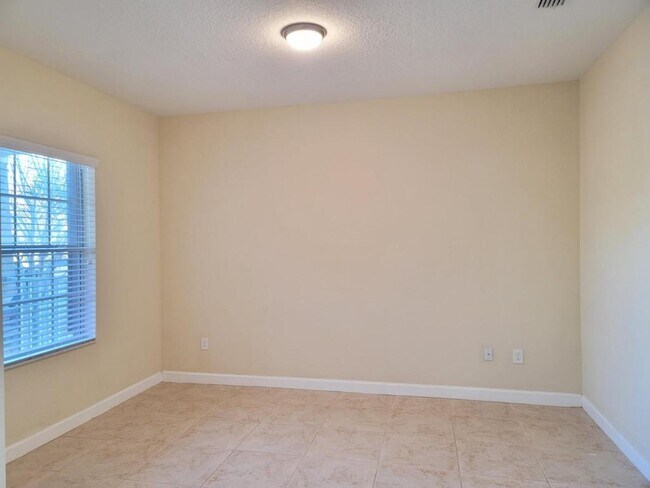 Building Photo - 15030 Evergreen Oak Loop