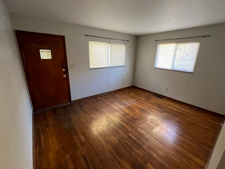 Building Photo - 83 W Dodridge St