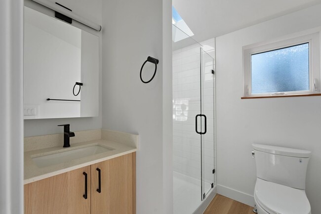 Building Photo - Morris Street Commons Modualr Living! 2/1