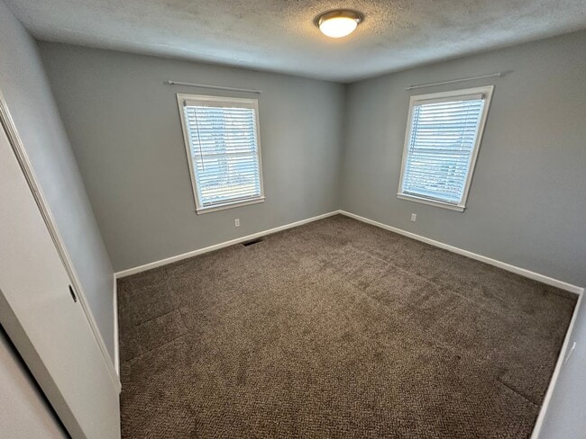 Building Photo - Beautiful House in Picadome! Off-Street Parking, W/D, Breakfast Bar, Deck, Fenced Backyard!