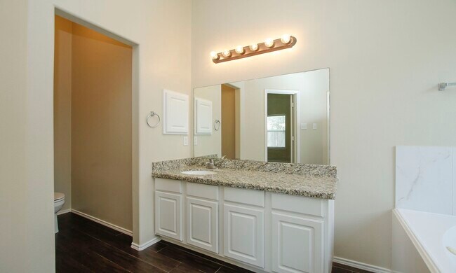 Building Photo - 8730 Cedar Walk Dr