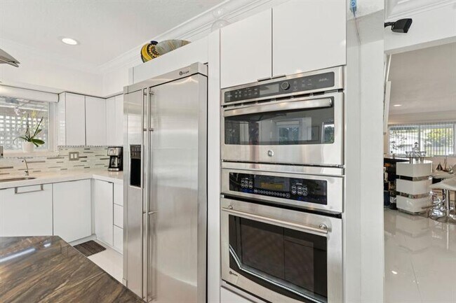 Building Photo - 911 NW 7th St