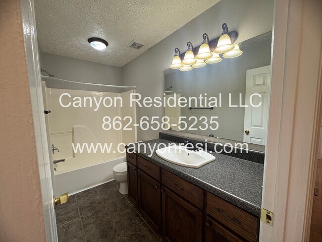 Building Photo - 815 Turkey Ridge Dr