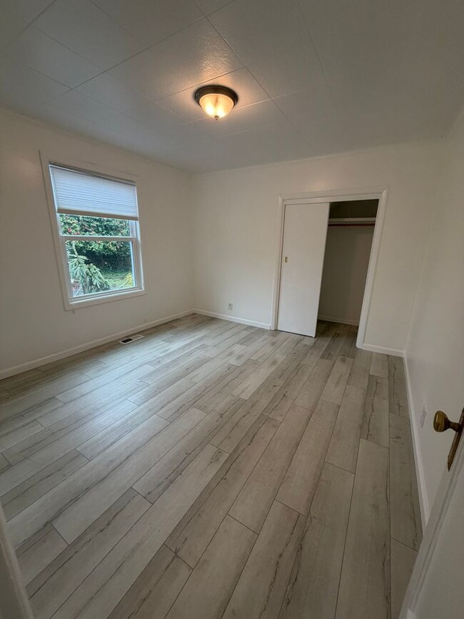 Building Photo - Beautiful 3 Bed / 2 Bath House With a Gorgeous View!