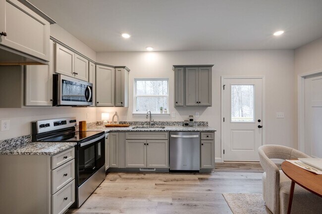 Building Photo - Brand New Built 3bd, 2 bath Home!!