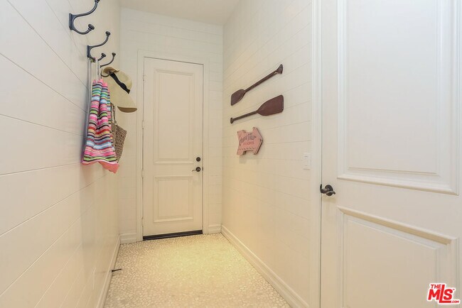 Building Photo - 7391 W Coastal View Dr