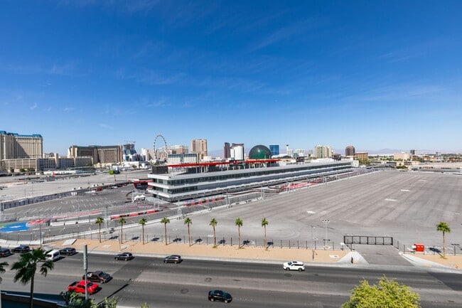 Building Photo - Elevated Penthouse Living with Private Terrace & Resort-Style Amenities * MOVE IN SPECIAL *