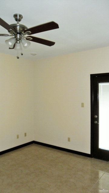 Building Photo - 1200 E Daffodil Ave