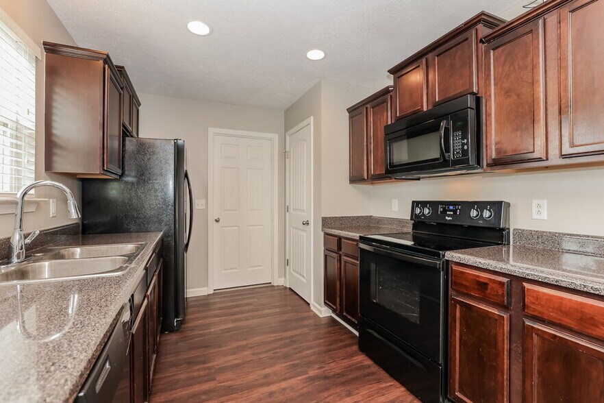 Building Photo - 1810 Colyn Avenue