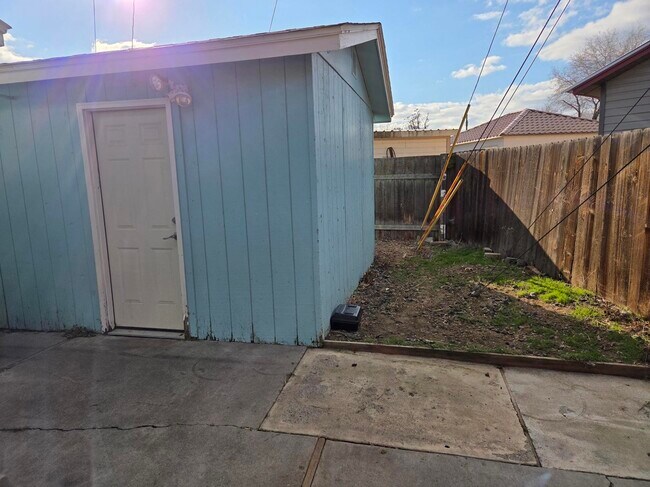 GARAGE SIDE DOOR - 258 Knolls Vista Dr