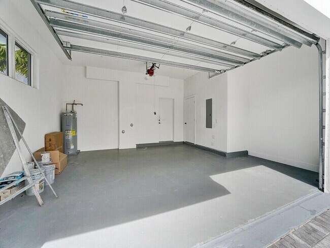 Building Photo - 1220 NE 15th Ave