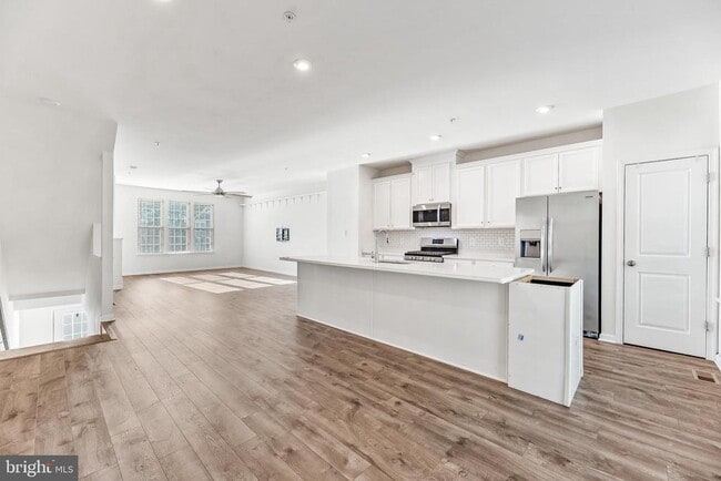 Building Photo - 43858 Eucalyptus Way