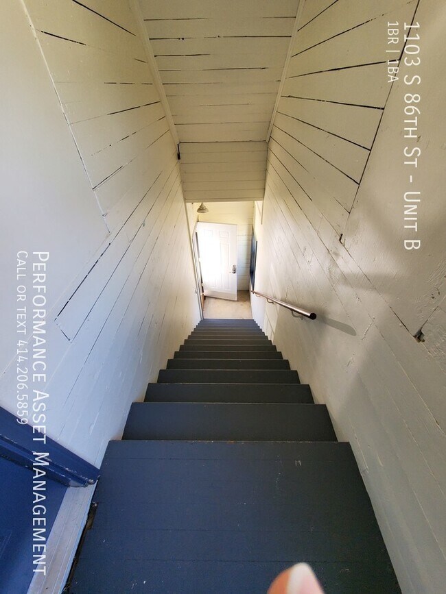 Building Photo - 1103 S 86th St