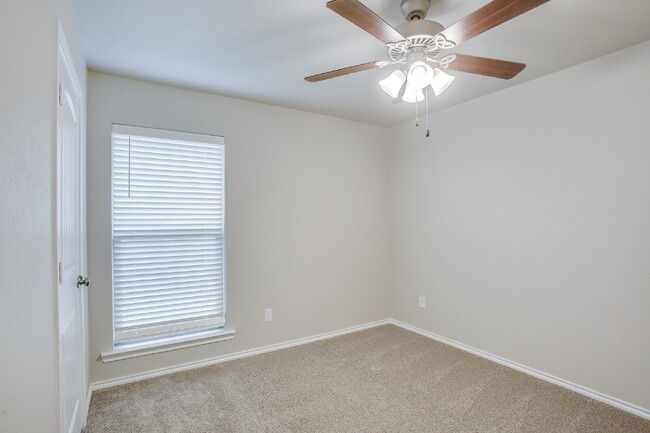 Building Photo - Beautiful 3/2/2 in Bell Farms