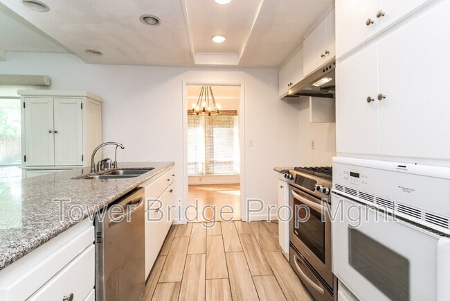 Building Photo - 760 Skylake Way