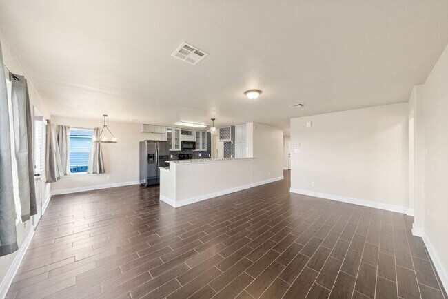 Building Photo - 3 Bedroom/2 Bedroom Highland Farms Subdivi...