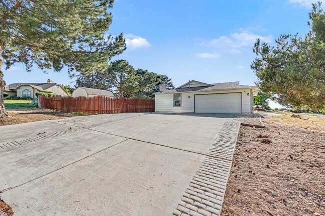 Building Photo - 11875 W Hidden Valley Rim Rd