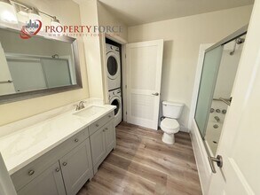 Building Photo - 946 Tamarack Ln