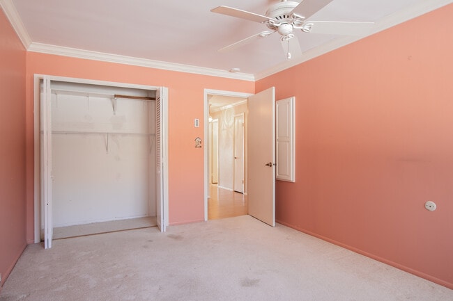 Building Photo - 24 Danbury Ct