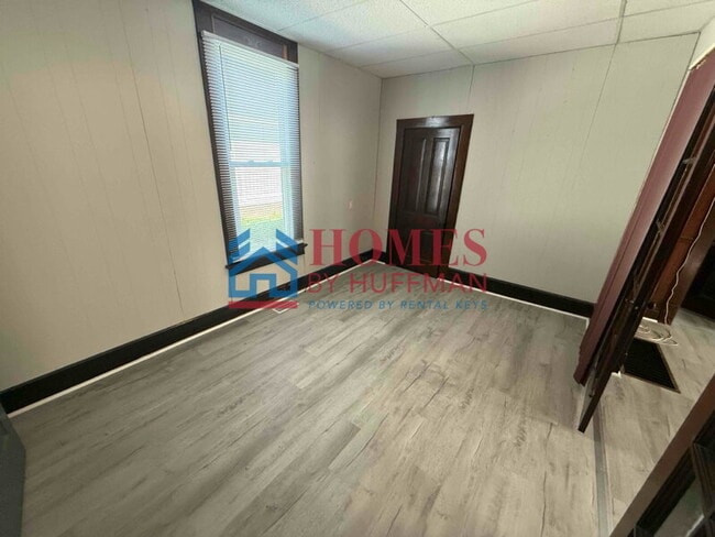 Building Photo - Two Bedroom House | Off-Street Parking