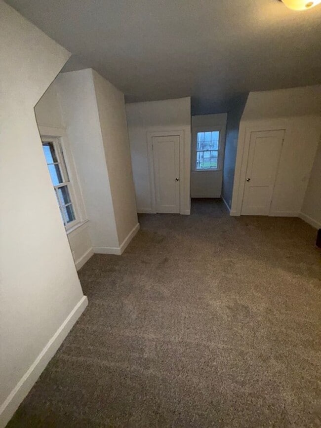 Building Photo - 511 S Evans Ave