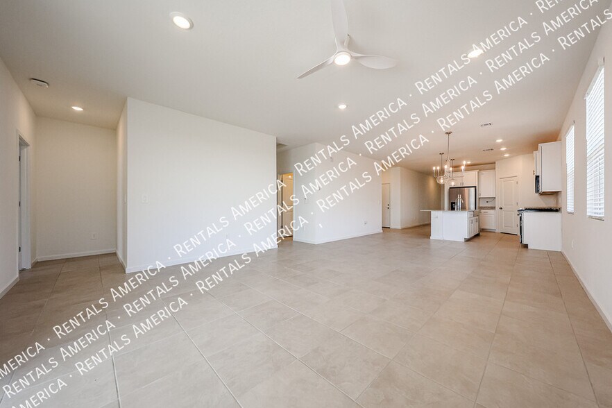 Building Photo - 3380 N Camden Dr