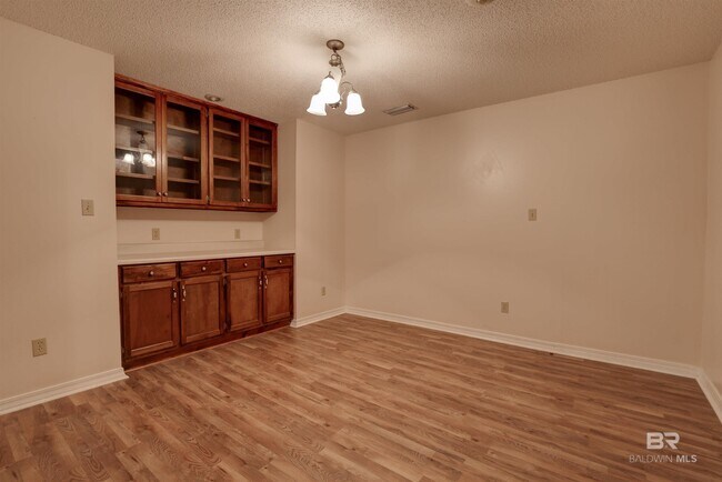 Building Photo - 12 Lancers Ln