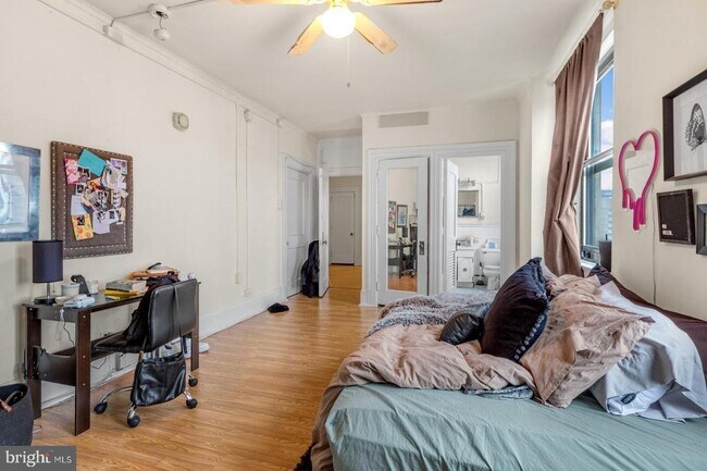 Building Photo - 1324 Locust St