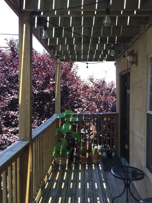 Building Photo - 724 S 20th St