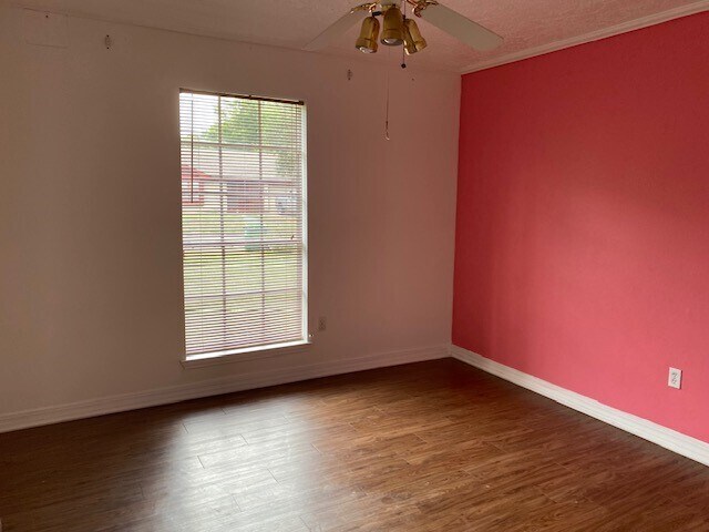 Building Photo - 11610 Pine Knoll