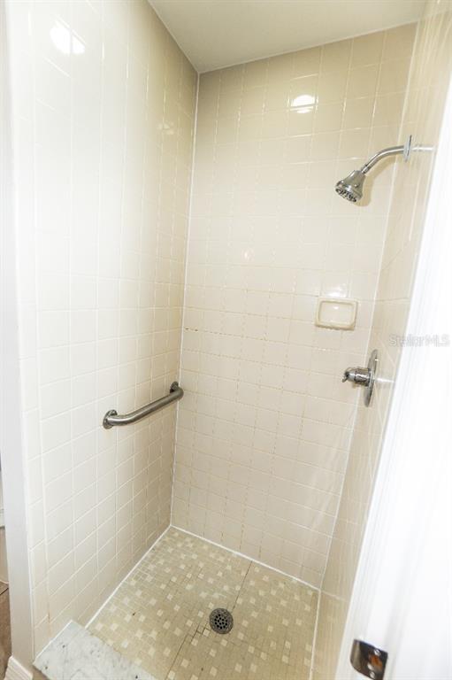 Building Photo - 124 Lakeview Dr