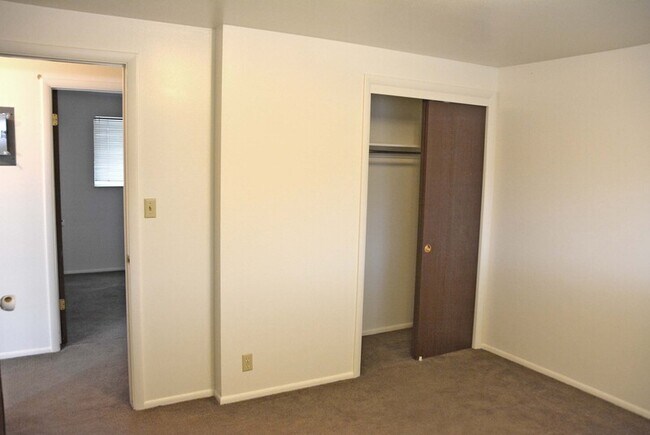 Building Photo - 1127 E 960 S