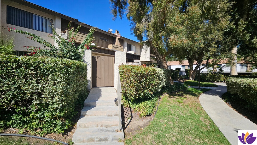 Building Photo - 5800 Owensmouth Ave