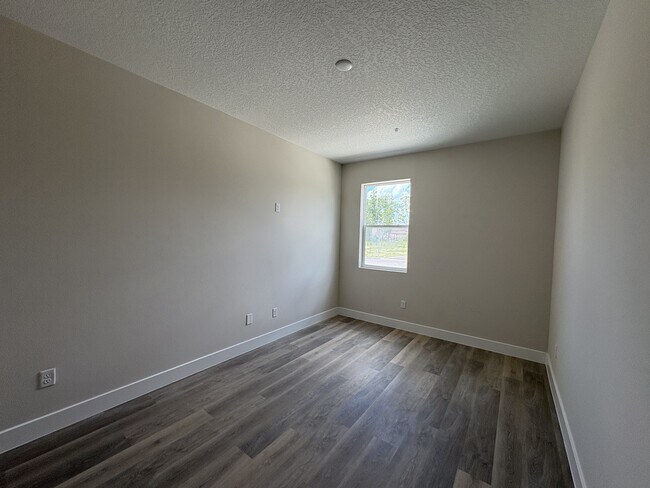 Building Photo - 4424 S Texas Ave